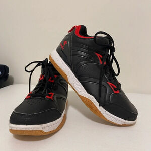 EUC | AND 1 boy’s lace up black & red basketball sneakers —‎ size 4